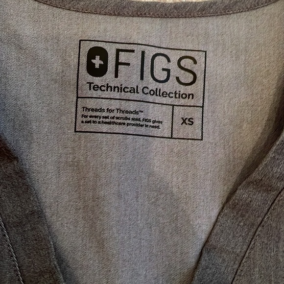 Figs scrub top - Picture 3 of 4
